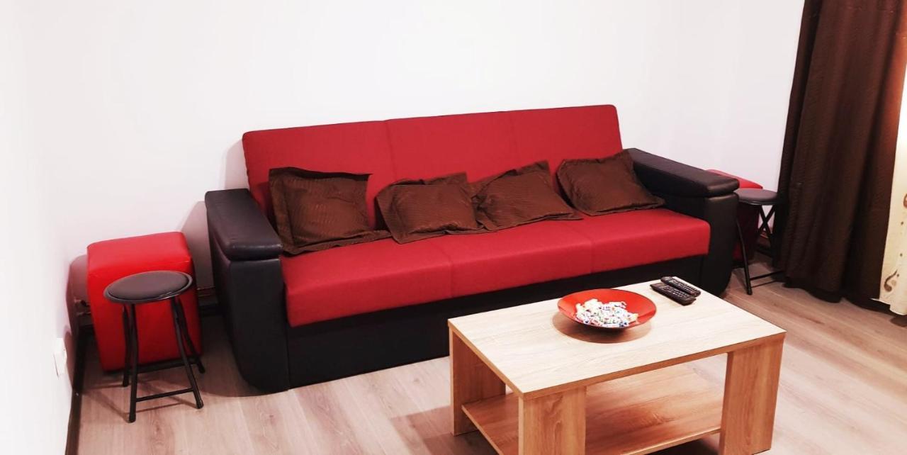 Apartament confortabil în Târgu Jiu Exterior foto